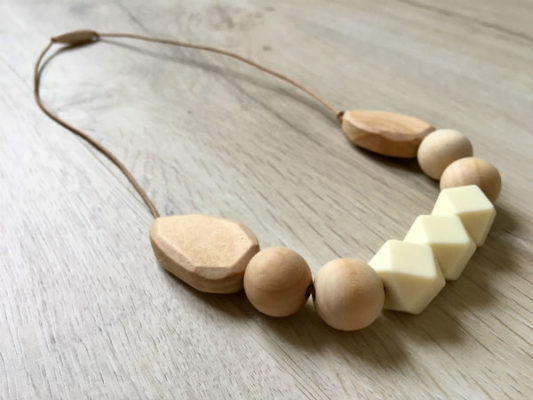 collier-alhambra-beige-profil