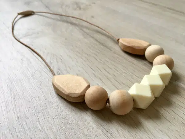 collier-alhambra-beige-profil