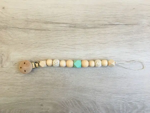 attache-tetine-pralognan-la-vanoise-vert-blanc-entier