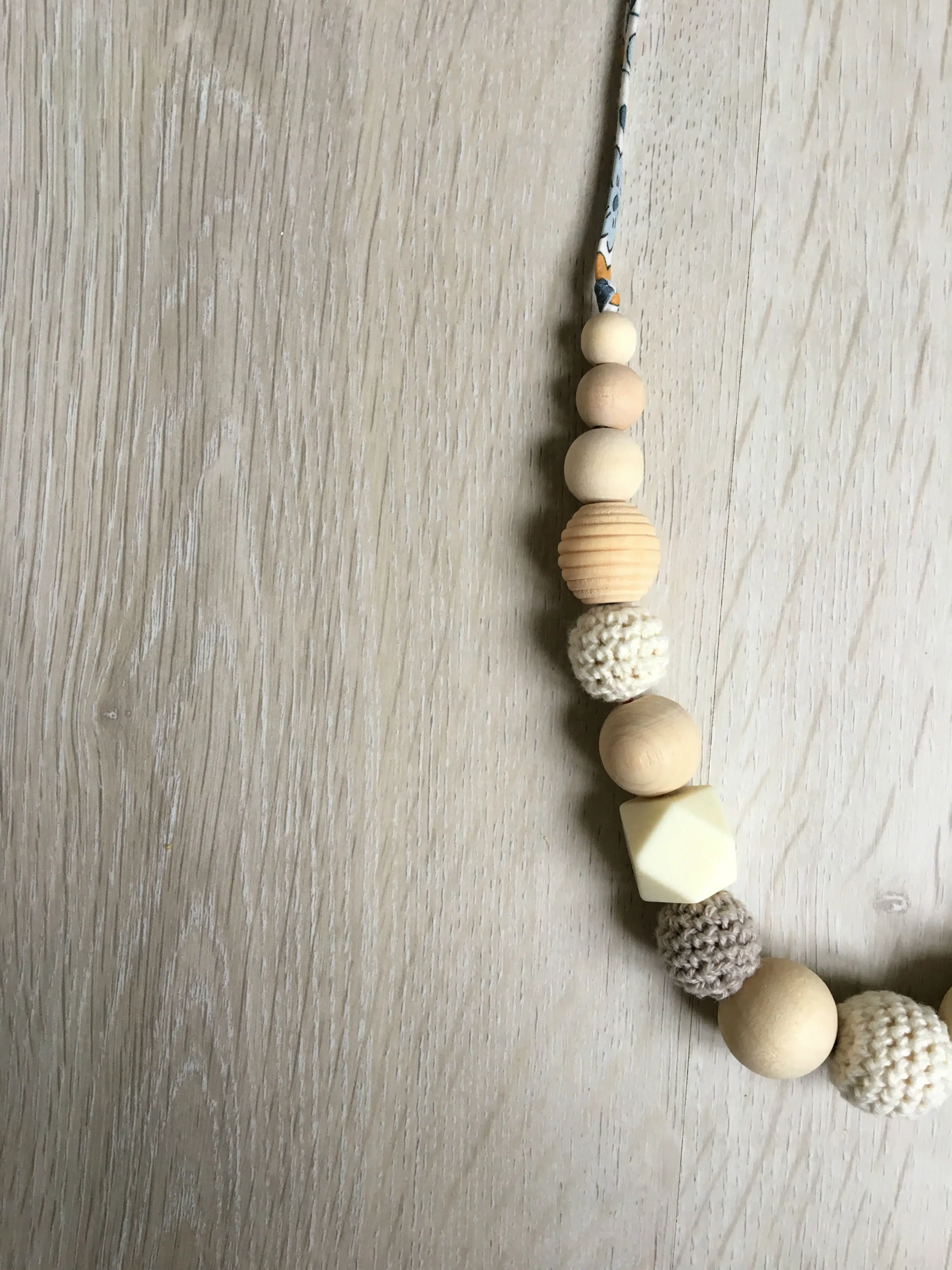 collier-pralognan-la-vanoise-blanc-detail