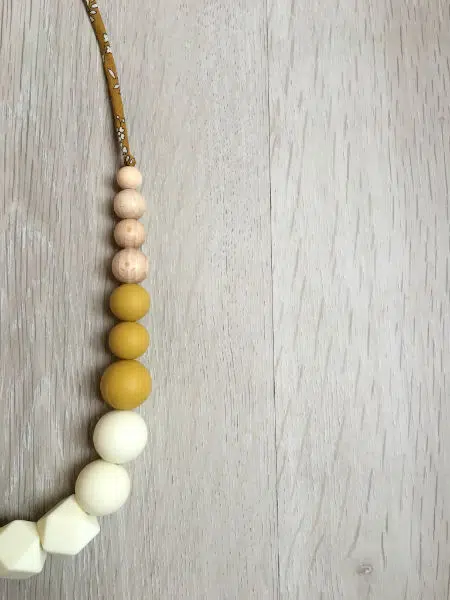 collier-d-allaitement-mont-blanc-detail