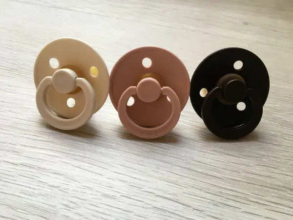 sucettes-bibs-pack-de-3-tons-rose-chocolat-4