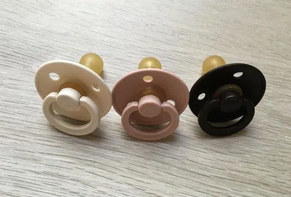 sucettes-bibs-pack-de-3-tons-rose-chocolat