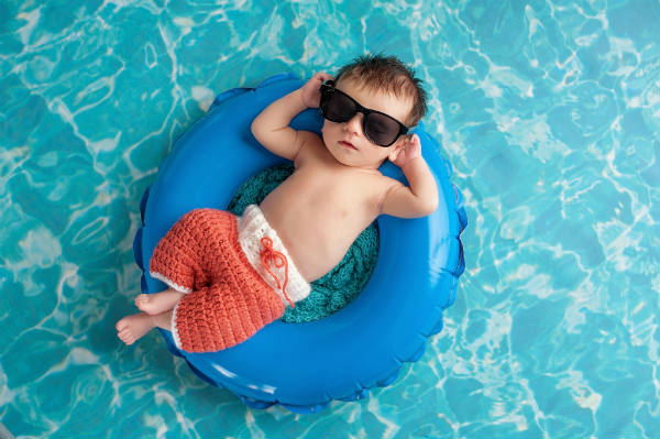 Quels accessoires amener pour un bébé à la piscine ?
